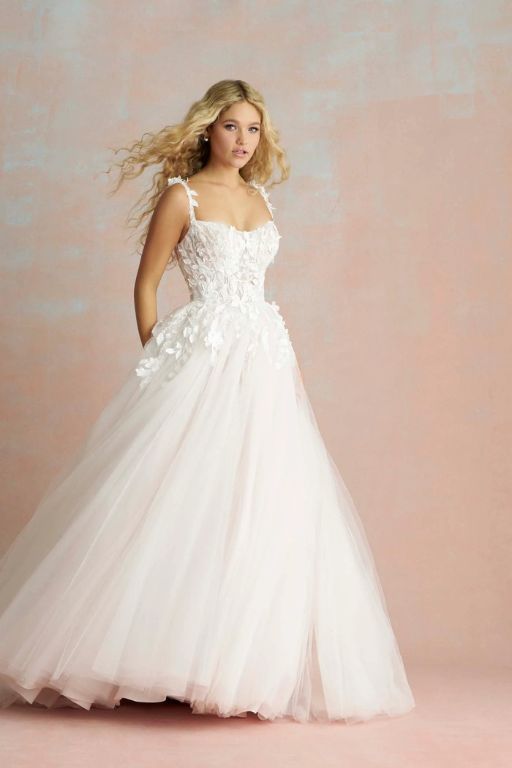 Allure Romance R3852 1.png