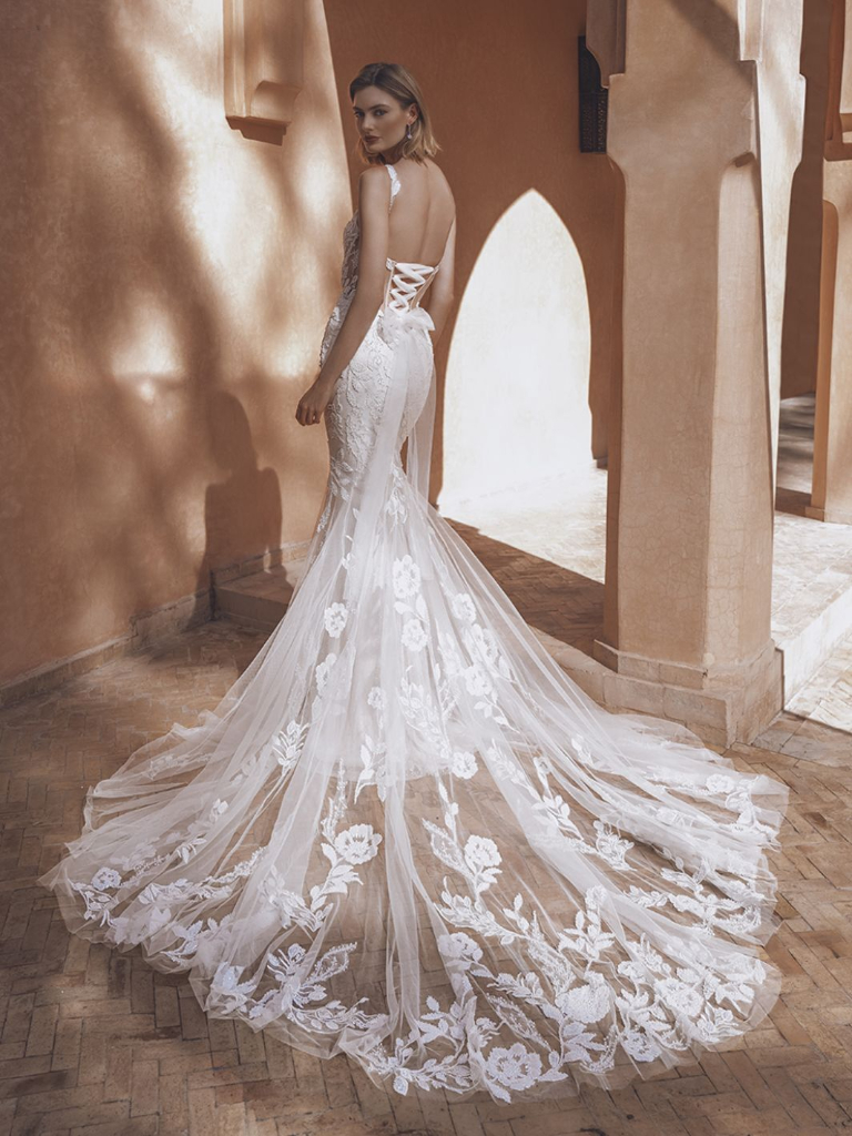 25_Enzoani_PRO_URSULINE_Bac_Web_1064_1418_80_int_s_c1.jpg